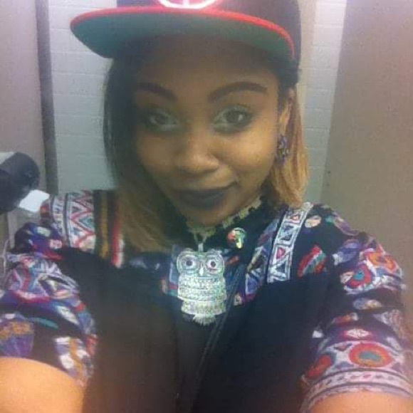 Meet your Posher, Deanja’e - Picture 3 of 6